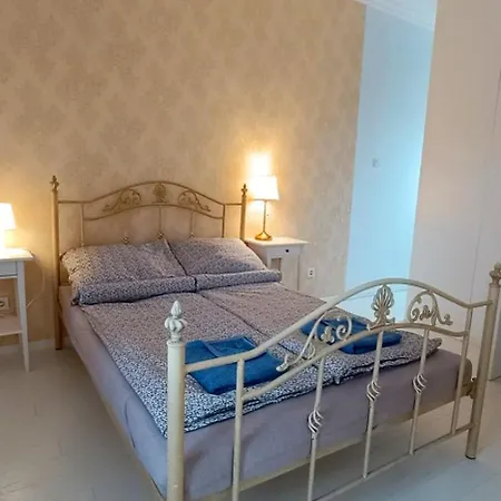 Boldogasszony 38 - Resty Appartement